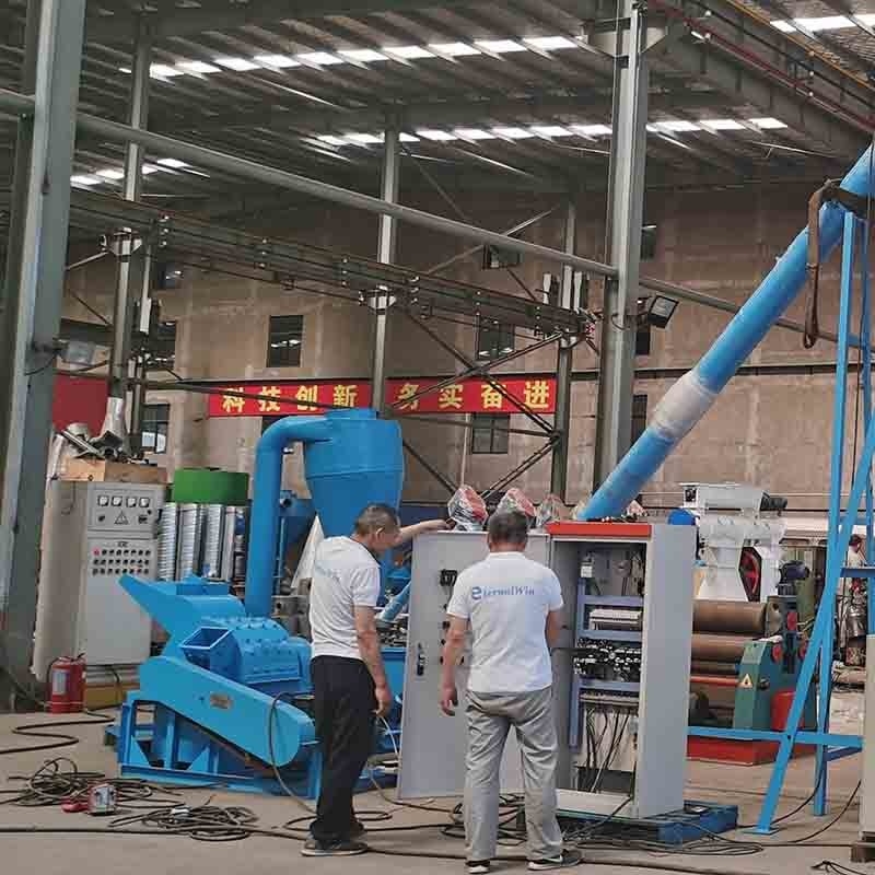 600-800 كجم / ساعة خط إنتاج الحبيبات الخشبية آلة صنع الحبيبات الكتلة الحيوية ذات القالب المسطح