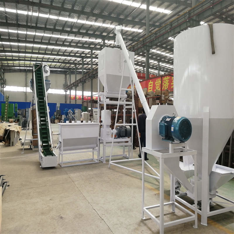 خط إنتاج حبوب الغذاء الحيوانية 500-1000kg/H 62KW 17*5*5.5m