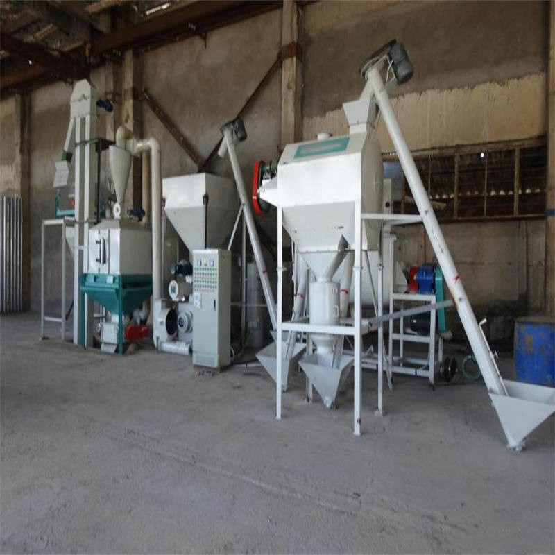 1000kg/H خط إنتاج الكريات الغذائية كسارة خلط الحبيبات تبريد التعبئة 5in1