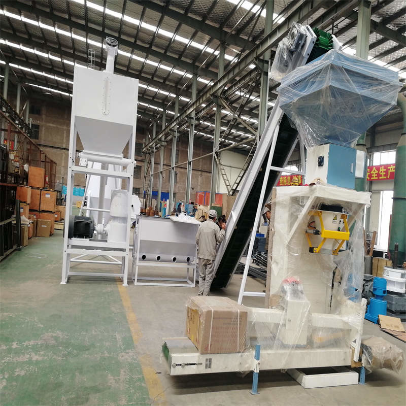1000kg/H خط إنتاج الكريات الغذائية كسارة خلط الحبيبات تبريد التعبئة 5in1