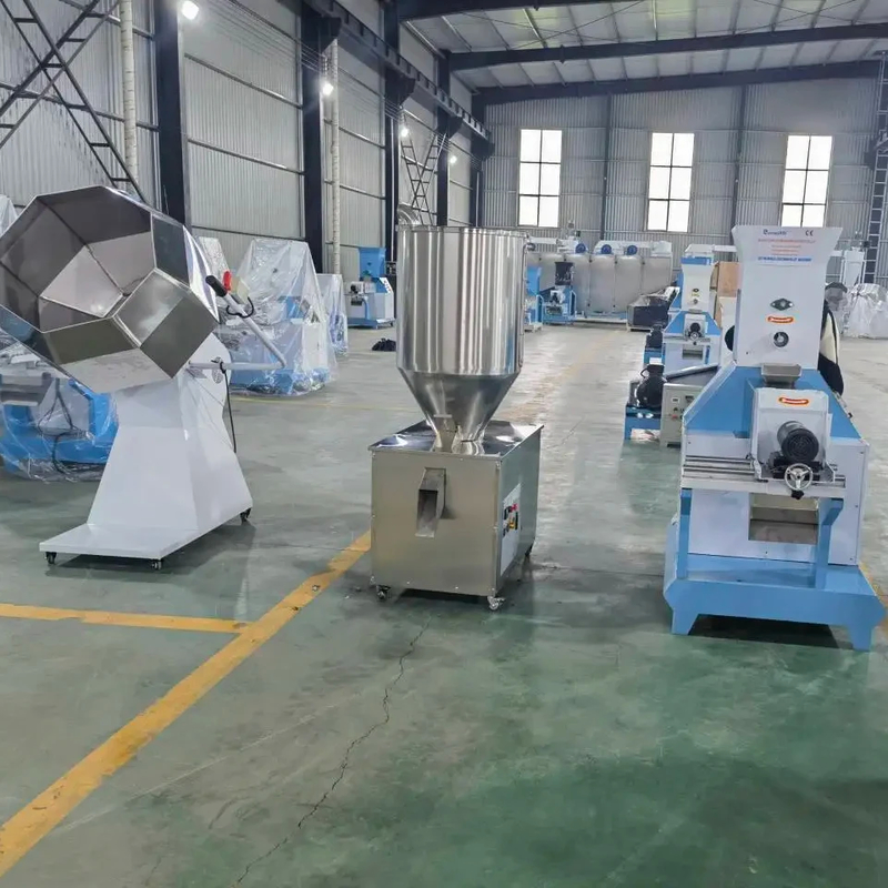 132kW الطاقة التحكم الرقمي في درجة الحرارة طاحونة طعام الكلاب 220V / 380V الجهد 40-2000kg / h القدرة
