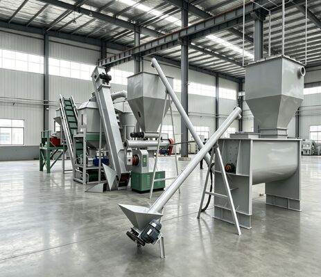 خط إنتاج مخصص لكرات علف الحيوانات مع تركيب دليل مهندس وإمداد طاقة 380 فولت/50 هرتز/3 مراحل